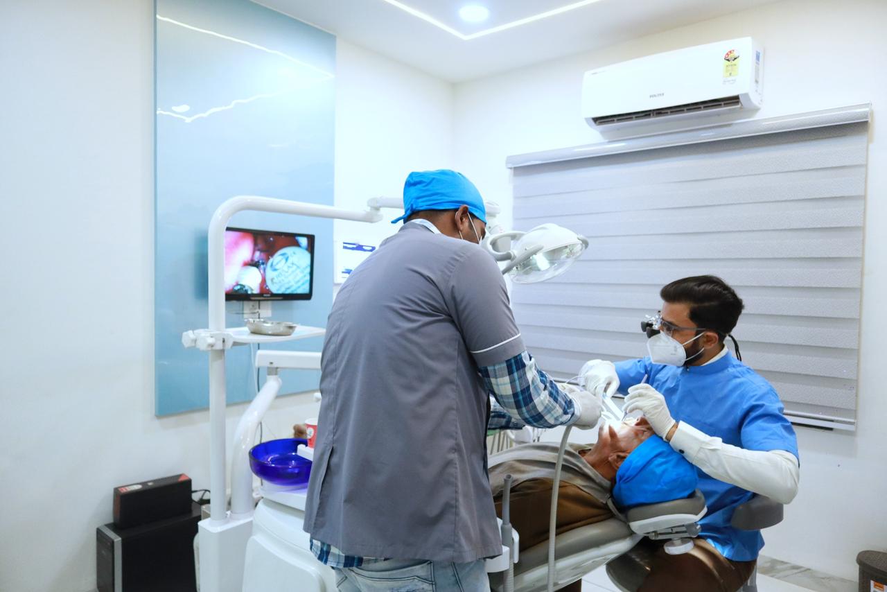 Dr. Gagan Jaiswal and his team member attends patient in a well-equipped Dental Clinic in Vijay Nagar, Indore.